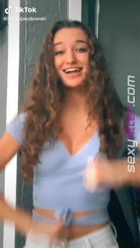 Hot Lia Jakubowski In Blue Crop Top And Bouncing Boobs Sexyfilter