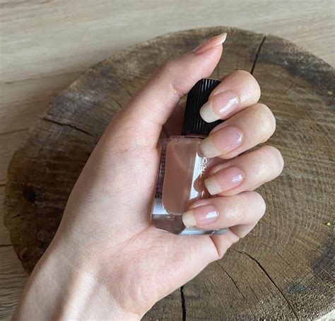 Test Nude Laky Na Nechty Do Eur Ko Ko Vlastne Vydr Ia A Ktor Telov Odtie P Sobil Ako Plne