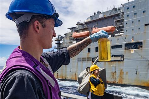 DVIDS - Images - USS Higgins (DDG 76) Conducts a Replenishment-at-Sea ...