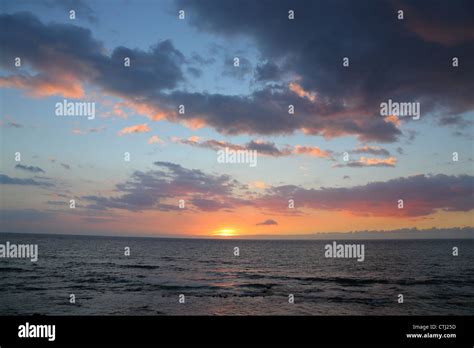 Sunset Over Pacific Ocean Big Island Hawaii Stock Photo Alamy