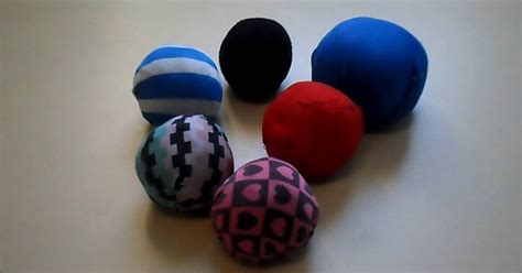 Como Hacer Una Pelota De Papel Reciclado Hacer Pelotas De Malabares