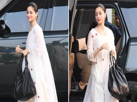 Cute And Beautiful Alia Bhatt Spotted By Paparazzi At Kalina Airport In This Look Book आलिया