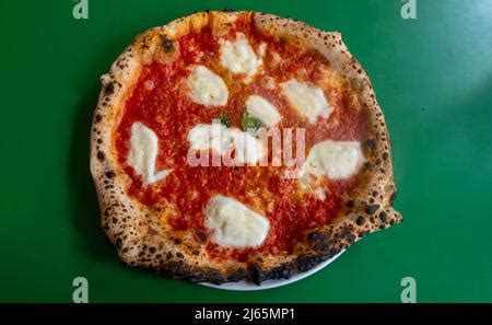 Bufala Mozzarella Pizza Neapolitanische Pizza Mit Tomatensauce