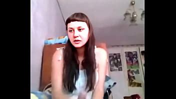 Mi jovencita cachonda Julia disfruta furiosamente masturbándose mi polla gorda XVIDEOS