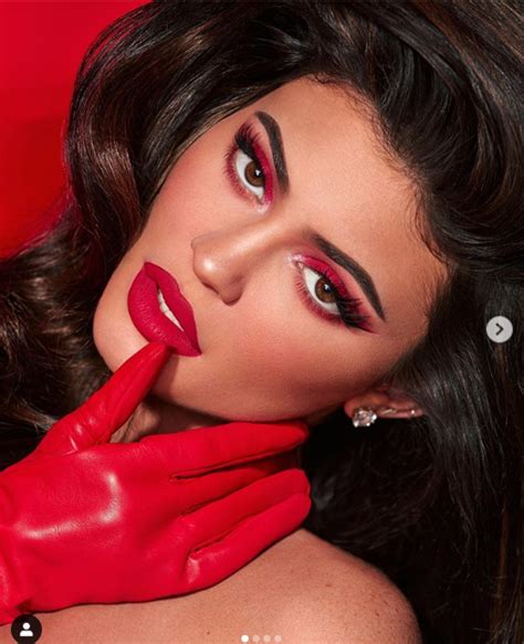 Kylie Jenner Puts Her Curves On Display In Skintight Red Fd4