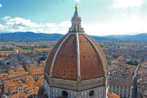 Brunelleschi y su cúpula sobre el cielo de Florencia