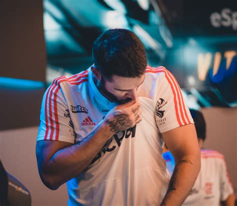 Flamengo vence duas e dispara na liderança do CBLoL Flamengo