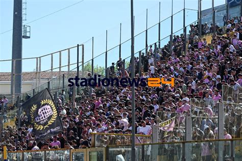 Palermo I Tifosi Non Mollano Sold Out Pure Il Settore Ospiti Di Como