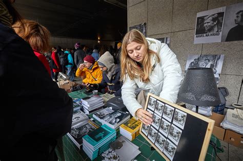 17 listopad s Knihovnou Václava Havla 17 11 2023 Fotogalerie