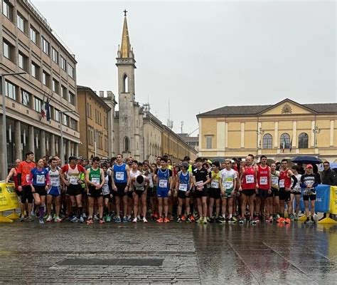 La Pioggia Non Ferma Vivicitt E La Carica Dei Mila Podisti Gazzetta