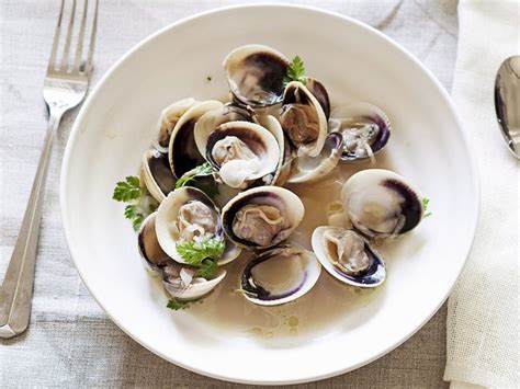 Clams In White Wine Sauce Recipe Eatsmarter