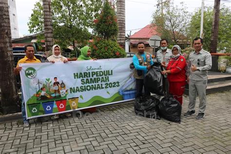 PT KPI Serahkan 40 Kg Sampah Anorganik Ke Bank Sampah Pesisir Bontang