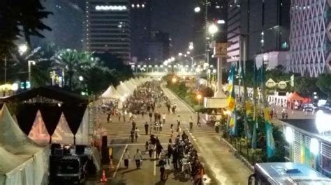 Foto Sudirman Thamrin Ditutup Saat Car Free Night Malam Tahun Baru