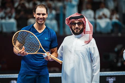 يزن 3 كجم من الذهب الخالص 250 ألف يورو قيمة مضرب نادال مباشر بلس