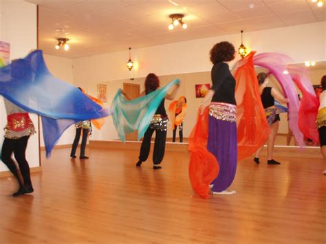 DANZA DEL VIENTRE TERAPEUTICA Danza del vientre en Gavà y Viladecans