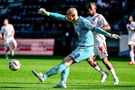 Paul Bernardoni Se Perfila A Salir Del Angers Futbol Frances