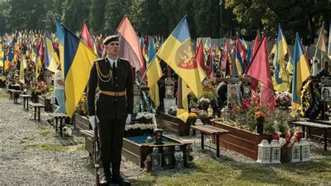 Десятки погибших каждый день: как Украине приходится считаться с ...