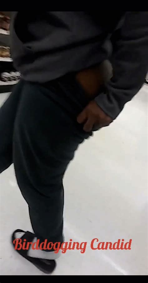 FREAKY DRUNK MATURE EBONY FLASHES HER ASS TO STRANGER ThisVid