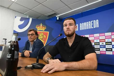 Fotos de la presentación de Gaetan Poussin nuevo portero del Real