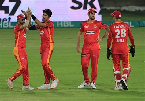 Islamabad United S Mohammad Wasim Celebrates A Wicket With His Team