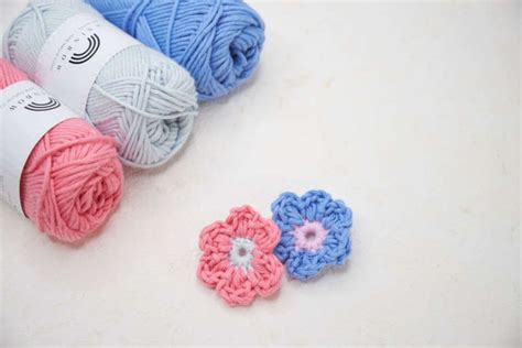 How To Crochet An Easy Flower Free Pattern And Video Tutorial