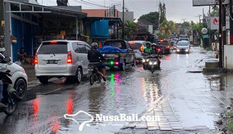 NUSABALI Hujan Deras Sejak Pagi Jalan Raya Uluwatu Ungasan Tergenang