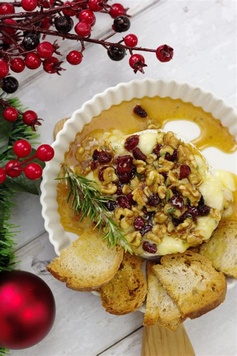 Cinco Quartos De Laranja Queijo Camembert No Forno Mel Alecrim E