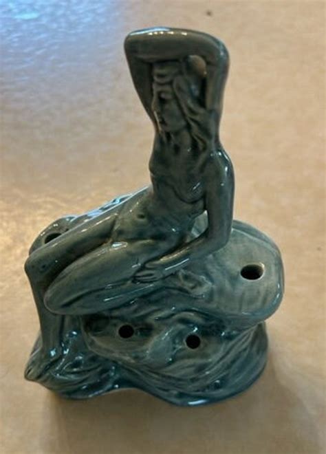 Vintage 1940 S Yankoware Nude Ceramic Figurine Blue Green Flower Frog