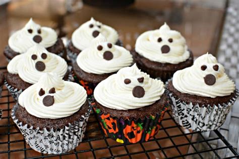 101 Irresistibly Spooky Halloween Treats To Satisfy Your Sweet Tooth