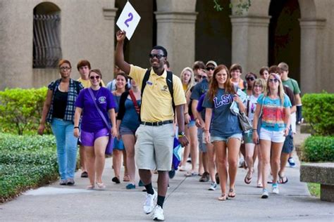 What to Wear to Orientation : Dress to Impress