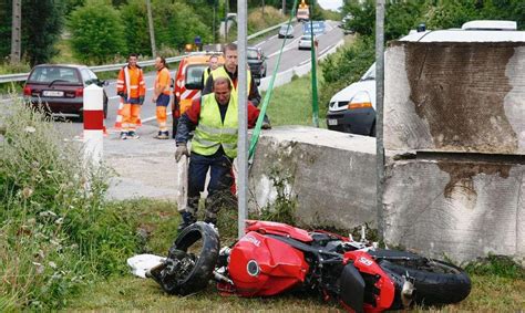 Fl Ac Un Motard Se Tue Sur La Route