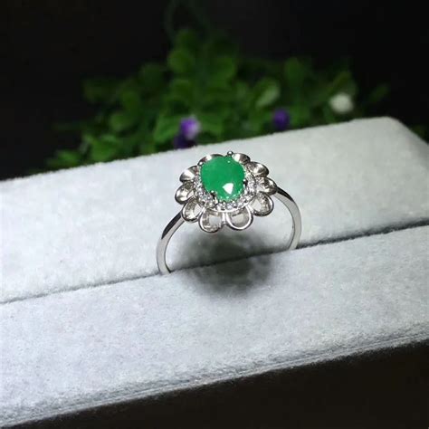 Simple Design Emerald Wedding Ring For Woman 04 Ct 5mm7mm Natural