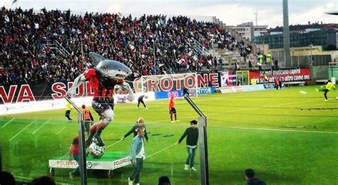 Crotone Coreografia Epica Allo Scida Da Alcmeone Milone E Pitagora