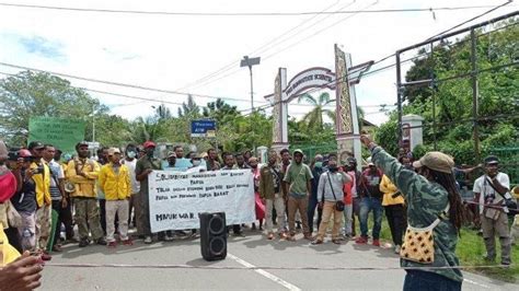 Massa Aksi Tolak Dob Di Manokwari Nilai Polisi Otsus Adalah Penghianat