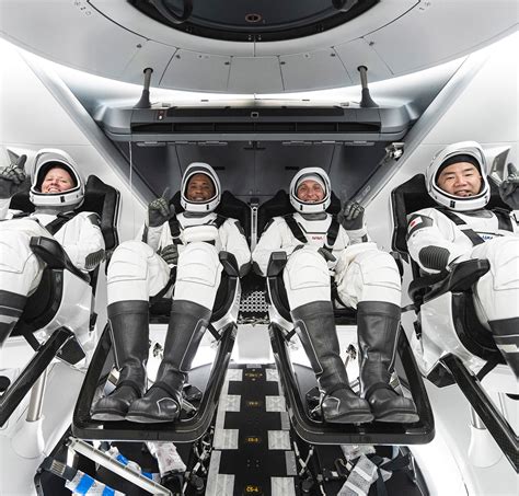 Elon Musk Says SpaceX Can Help NASA Make Next-Generation Space Suits - TechEBlog