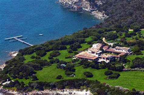 Villa Certosa quanto costa e come è fatta la residenza estiva tanto