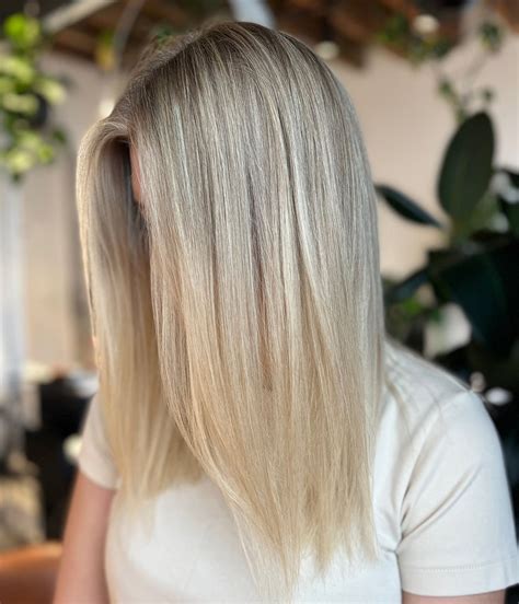 Dark To Blonde Glosty