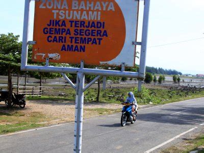 KEKURANGAN RAMBU EVAKUASI TSUNAMI ANTARA Foto