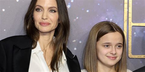 La hija de Angelina Jolie Vivienne hace una rara aparición con su