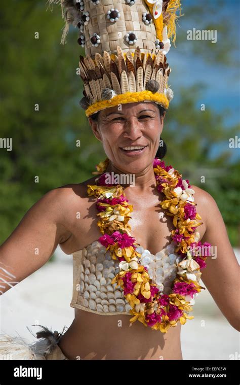 French Polynesia, Austral Islands, Raivavae. Polynesian welcome dance ...