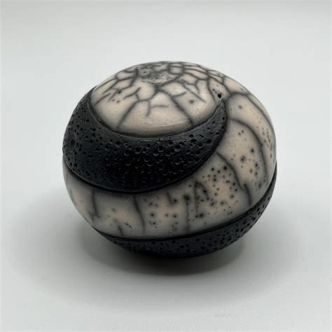 Naked Raku Shaker By Jan Lovewell The Avenue Gallery