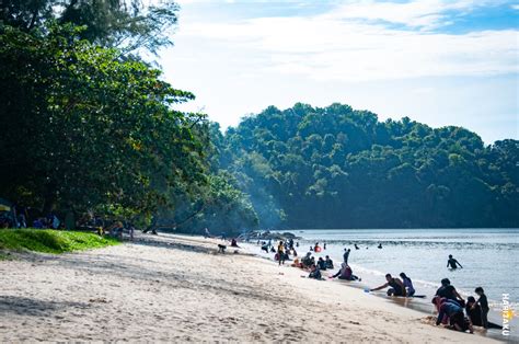 Berkelah Dan Bermandi Manda Di Pantai Teluk Bayu Teluk Kumbar Pulau