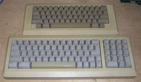 Apple Macintosh Keyboard (M0110) and Macintosh Plus Keyboard (M0110A ...