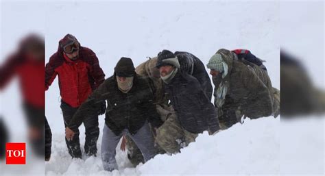 Turkey Avalanche Avalanche In Turkey Wipes Out Rescue Team 38 Dead