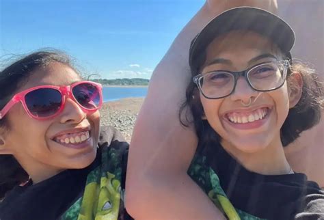 Son Gemelas Unidas Comparten Vagina Pero Solo Una Tiene Novio