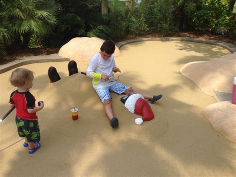 Winter Summerland Mini Golf | Disney Parks Addict