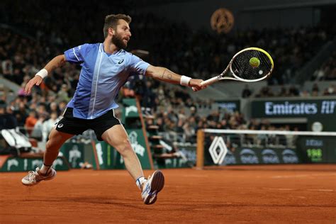 Roland Garros Corentin Moutet Se Heurte Au Roc Jannik Sinner En