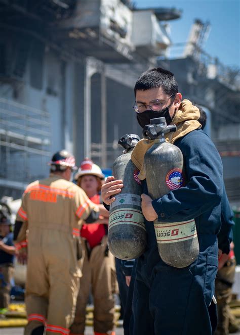 Dvids Images Sailors And Federal San Diego Firefighters Fight Fire