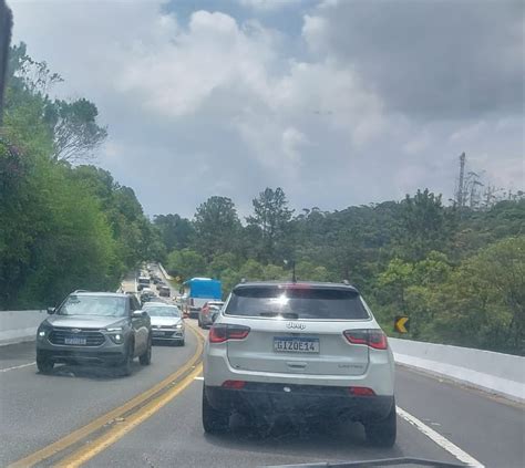 Rodovia Mogi Bertioga tem tráfego lento nesta quarta feira Mogi das