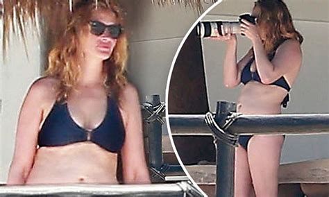 Julia Roberts Reveals Impressive Curves In Blue Bikini On Mexican Holiday Daily Mail Online